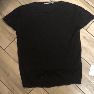 Black cashmere top . T-shirt style .size M